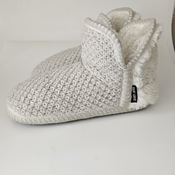 Mukluks Cream Knit Fury Warm Cozy Size L 9-10 Slippers - Picture 6 of 10